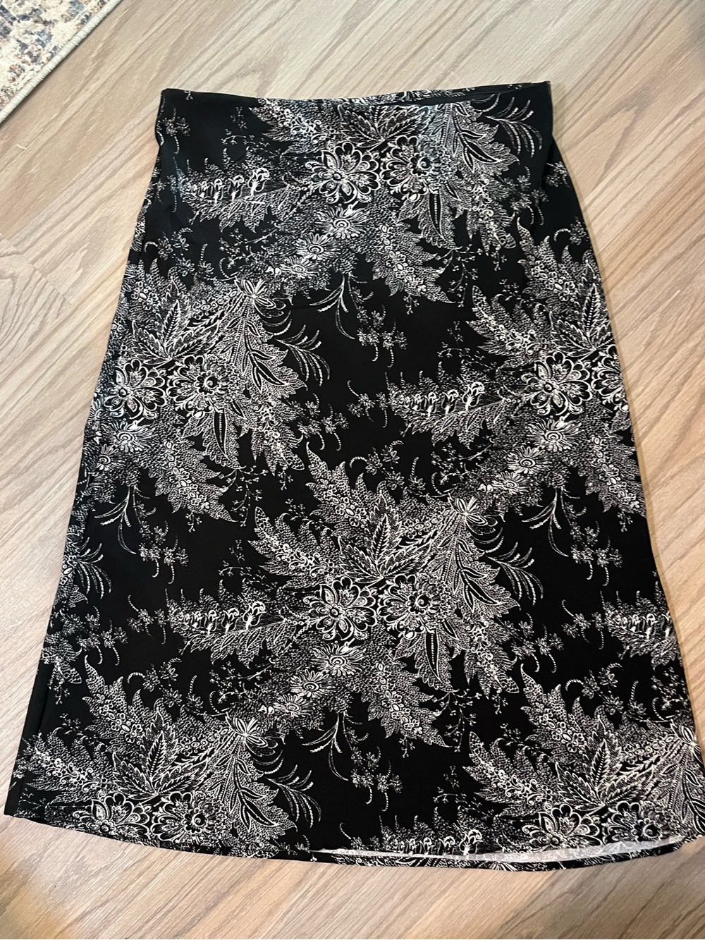 Rachel Zoe Black and White Floral A-Line Skirt. 0006